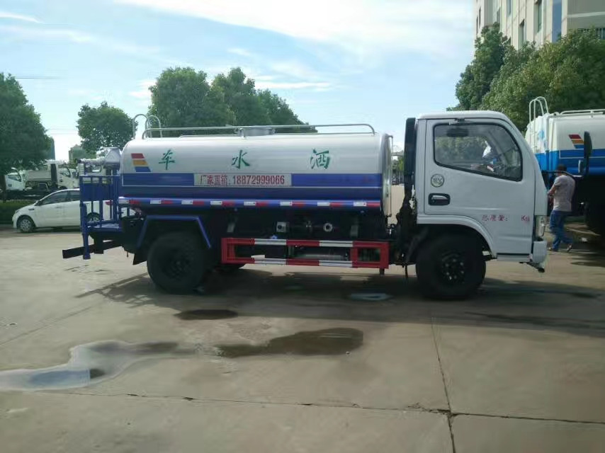 東風(fēng)福瑞卡5噸灑水車(chē)圖片 東風(fēng)福瑞卡5噸灑水車(chē)圖片