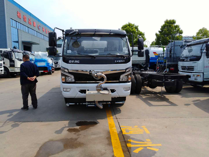 國六東風(fēng)福瑞卡綠化灑水車報(bào)價(jià)-灑水車廠家報(bào)價(jià)-湖北程力 國六東風(fēng)福瑞卡綠化灑水車報(bào)價(jià)-灑水車廠家報(bào)價(jià)-湖北程力