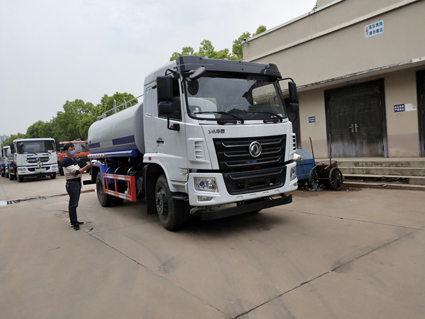 程力裝水12噸灑水車價格報價-東風(fēng)華神F5灑水車生產(chǎn)廠家-湖北程力 程力裝水12噸灑水車價格報價-東風(fēng)華神F5灑水車生產(chǎn)廠家-湖北程力