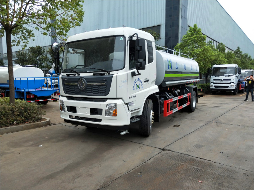 湖北程力東風(fēng)天錦裝水15噸灑水車-灑水車廠家價格報價-湖北程力 湖北程力東風(fēng)天錦裝水15噸灑水車-灑水車廠家價格報價-湖北程力